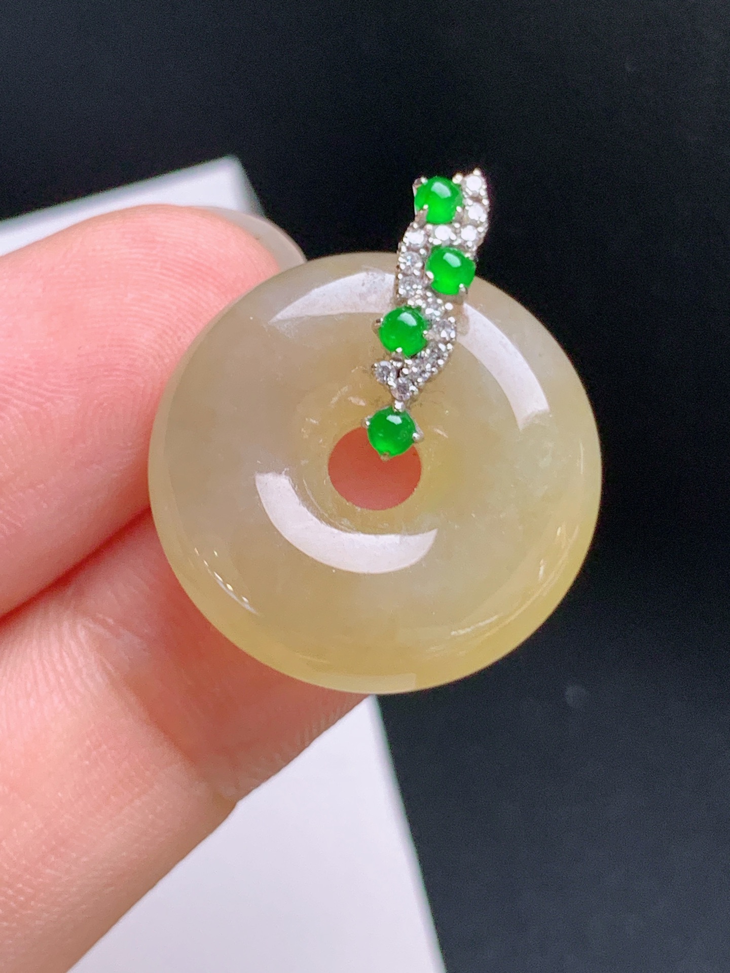 ️ 黄翡平安扣吊坠，蜜蜡黄饱满，绿蛋钻扣，寓意福气圆满 裸石20.5-5.5 整体24.5 68