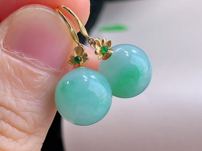 ️ 18K金伴钻绿珠耳环，无裂，尺寸取一23.7/11.4mm，包A附证书