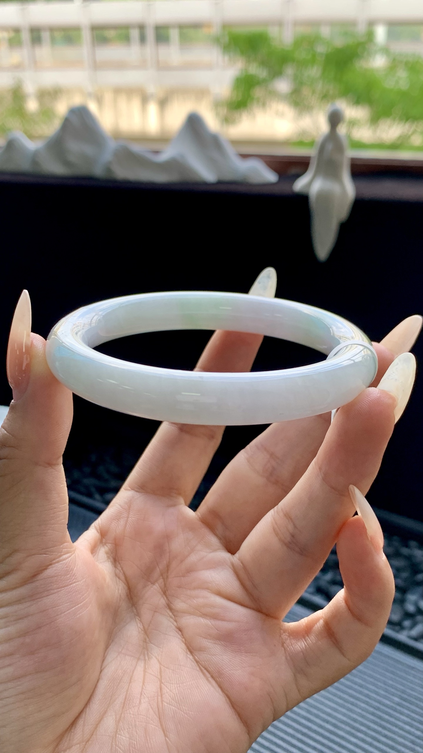 晴底飘绿圆条美人条手镯成品 HYY-5446 尺寸：58-10-9.5