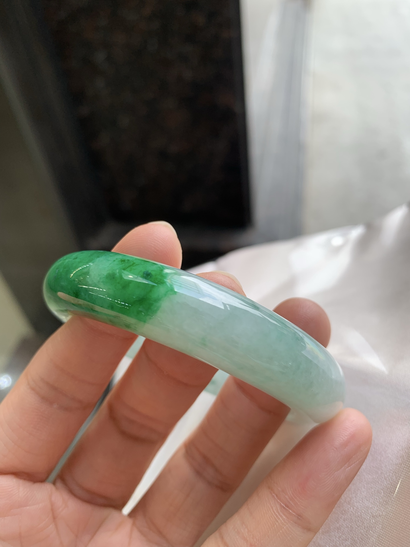 正圈飘绿 微细纹 尺寸：54.8/13.2/9.2 色辣