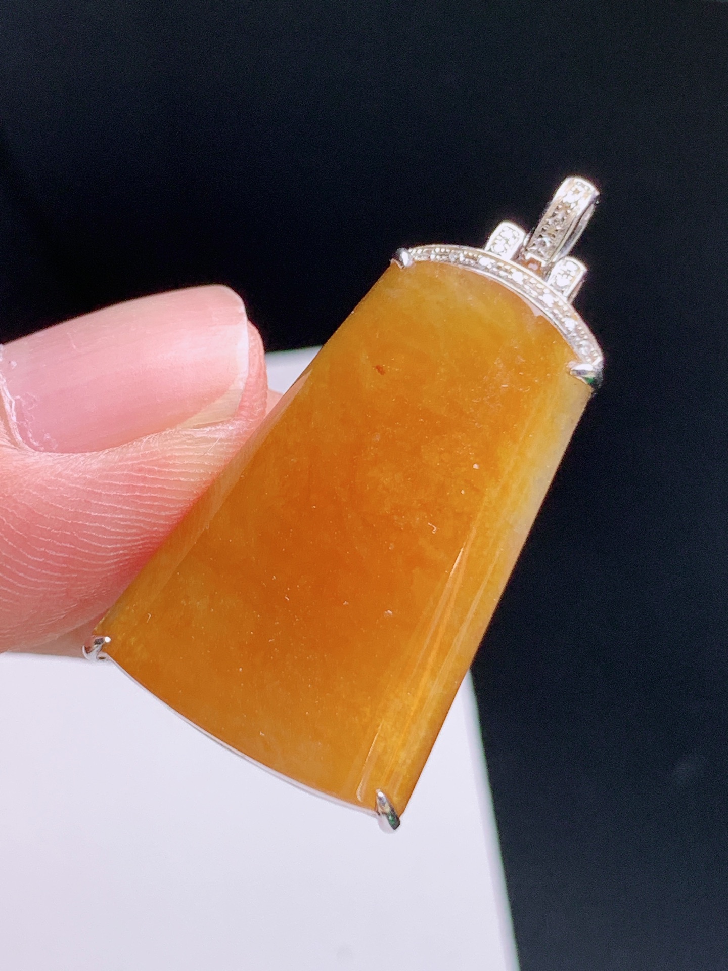 ️ 红翡方牌吊坠，颜色浓郁，种质细腻，版型大气 裸石26.7-17.3-4.2 整体34.1 68