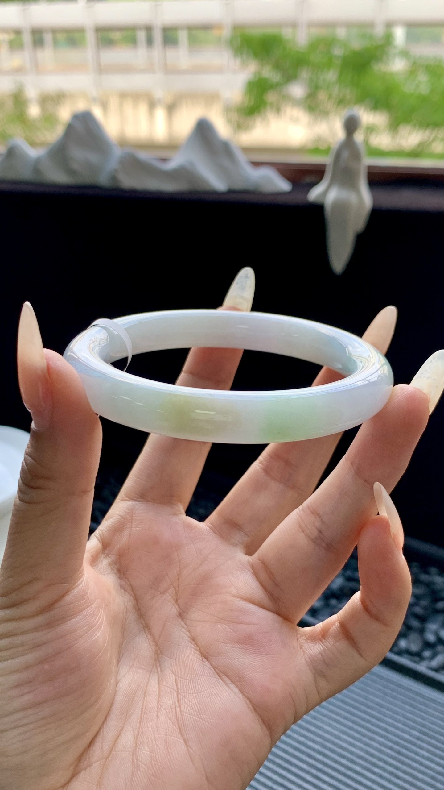 晴底飘绿圆条美人条手镯成品 HYY-5446 尺寸：58-10-9.5