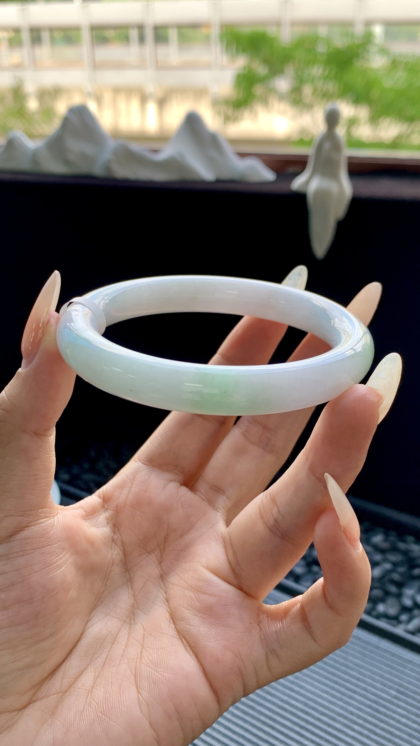 晴底飘绿圆条美人条手镯成品 HYY-5446 尺寸：58-10-9.5