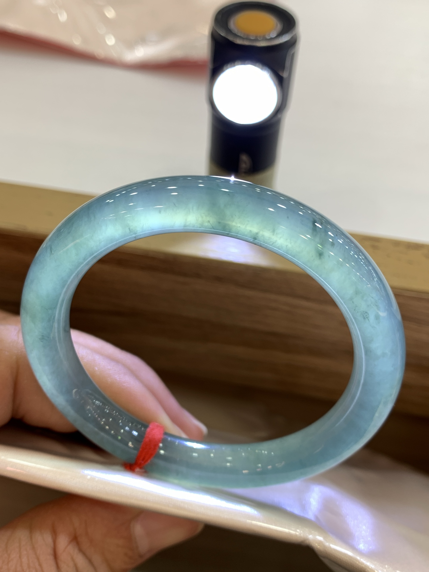 湖水绿圆条 51.3-8.7-8.5 1001-118MJ04610 无裂，实物偏晴绿底