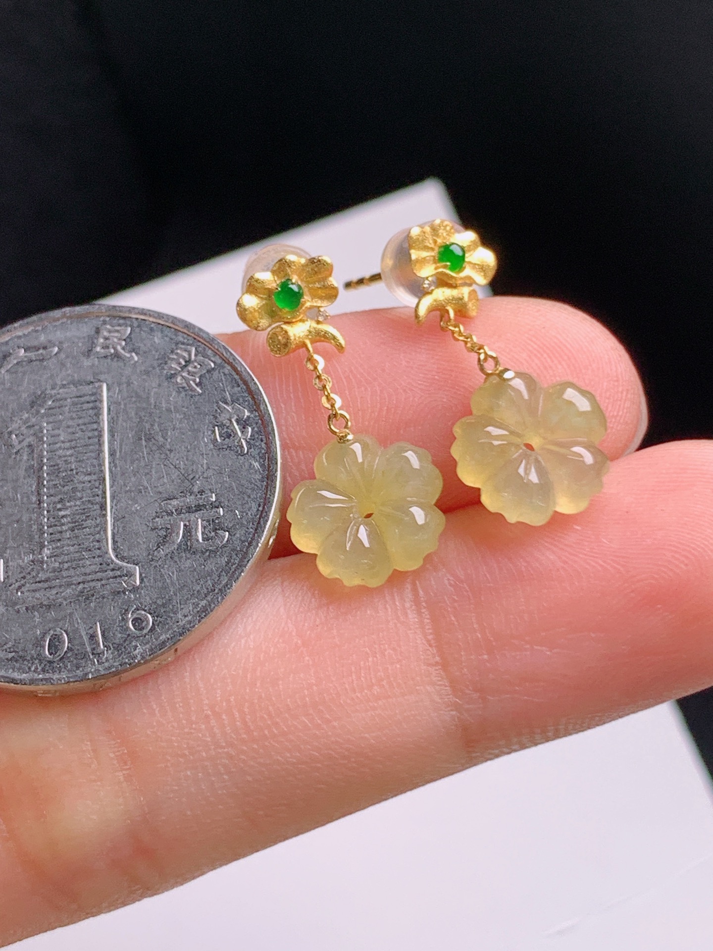️ 黄翡小花耳坠，色泽温润，雕工精致，裸石9.2-3.1 080928