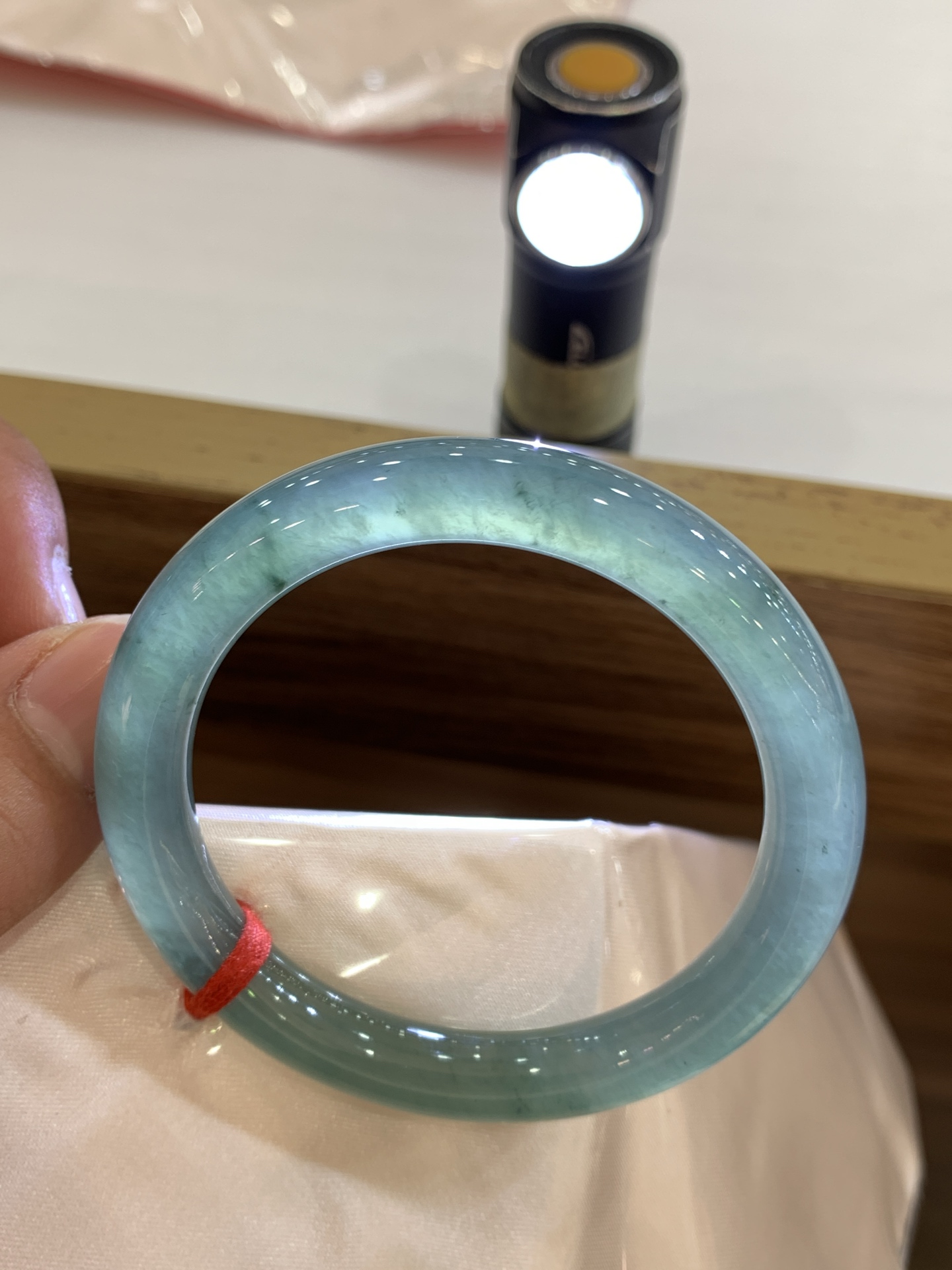 湖水绿圆条 51.3-8.7-8.5 1001-118MJ04610 无裂，实物偏晴绿底