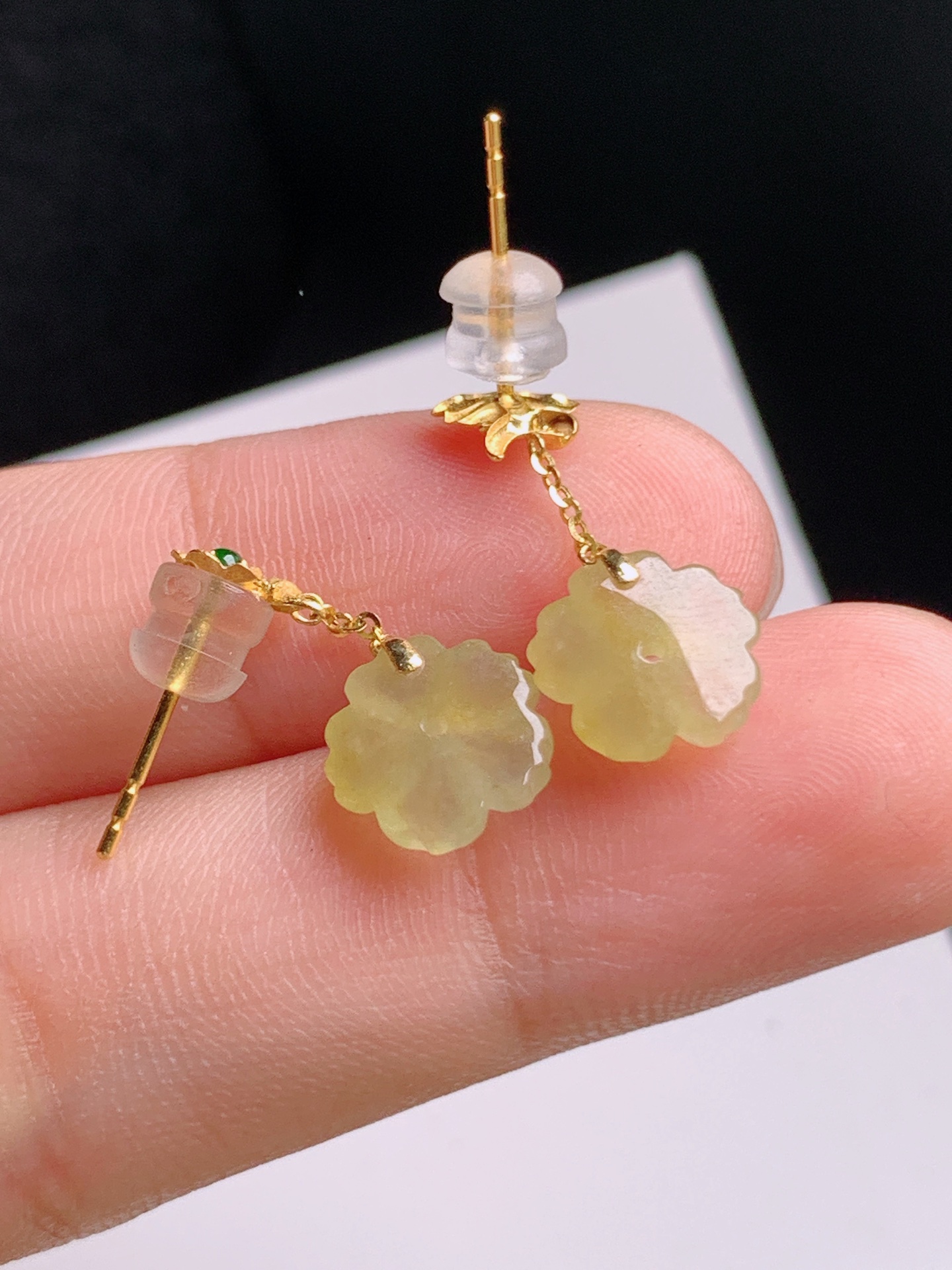 ️ 黄翡小花耳坠，色泽温润，雕工精致，裸石9.2-3.1 080928