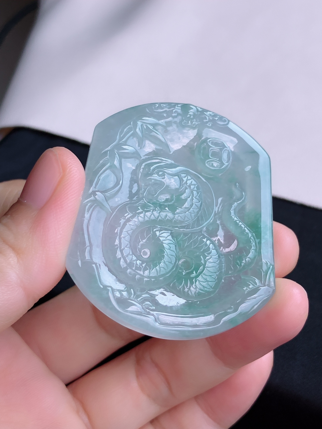 ️，冰飘花生肖蛇牌，晶莹剔透，尺寸52.3/44.3/5/自然光实拍