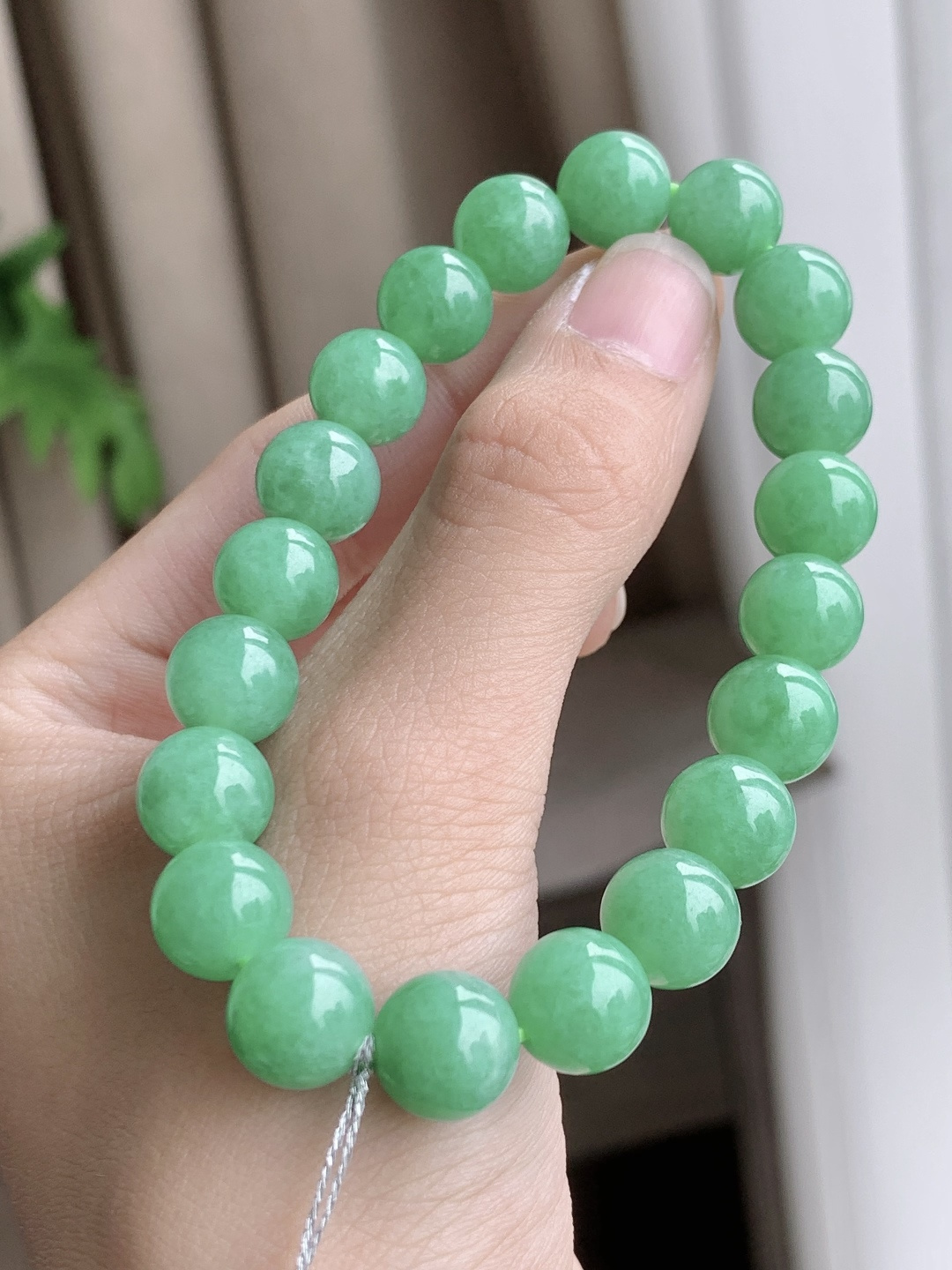 【珠子】阳绿手串圆珠子手串 【说明】缅甸 性比高 【尺寸】9.7mm 【重量】33克