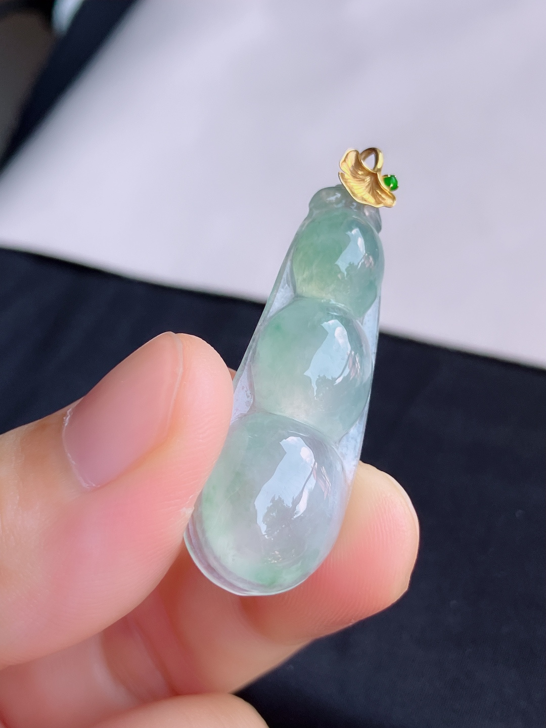 ️，冰种飘花福豆，晶莹剔透，尺寸44.5/38.8/14.6/6.3/自然光实拍