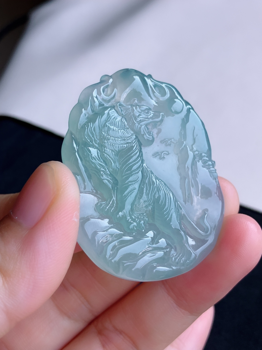 ️底色生肖虎牌，晶莹剔透，尺寸48/38.6/5.6/自然光实拍
