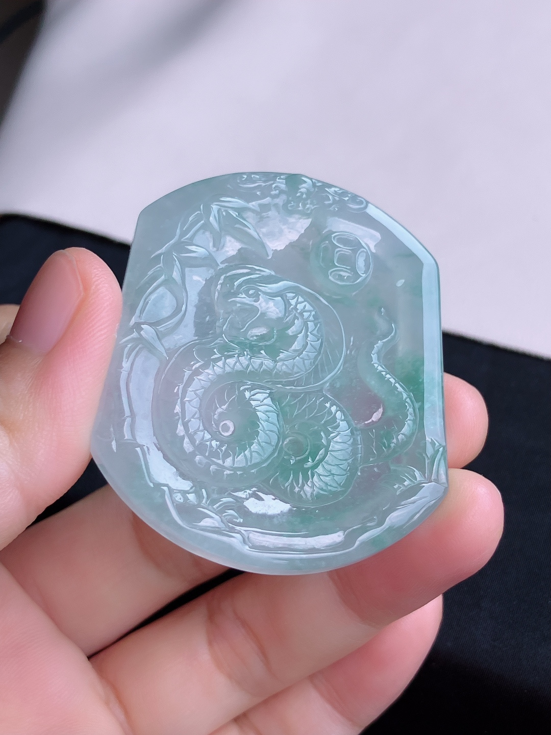 ️，冰飘花生肖蛇牌，晶莹剔透，尺寸52.3/44.3/5/自然光实拍