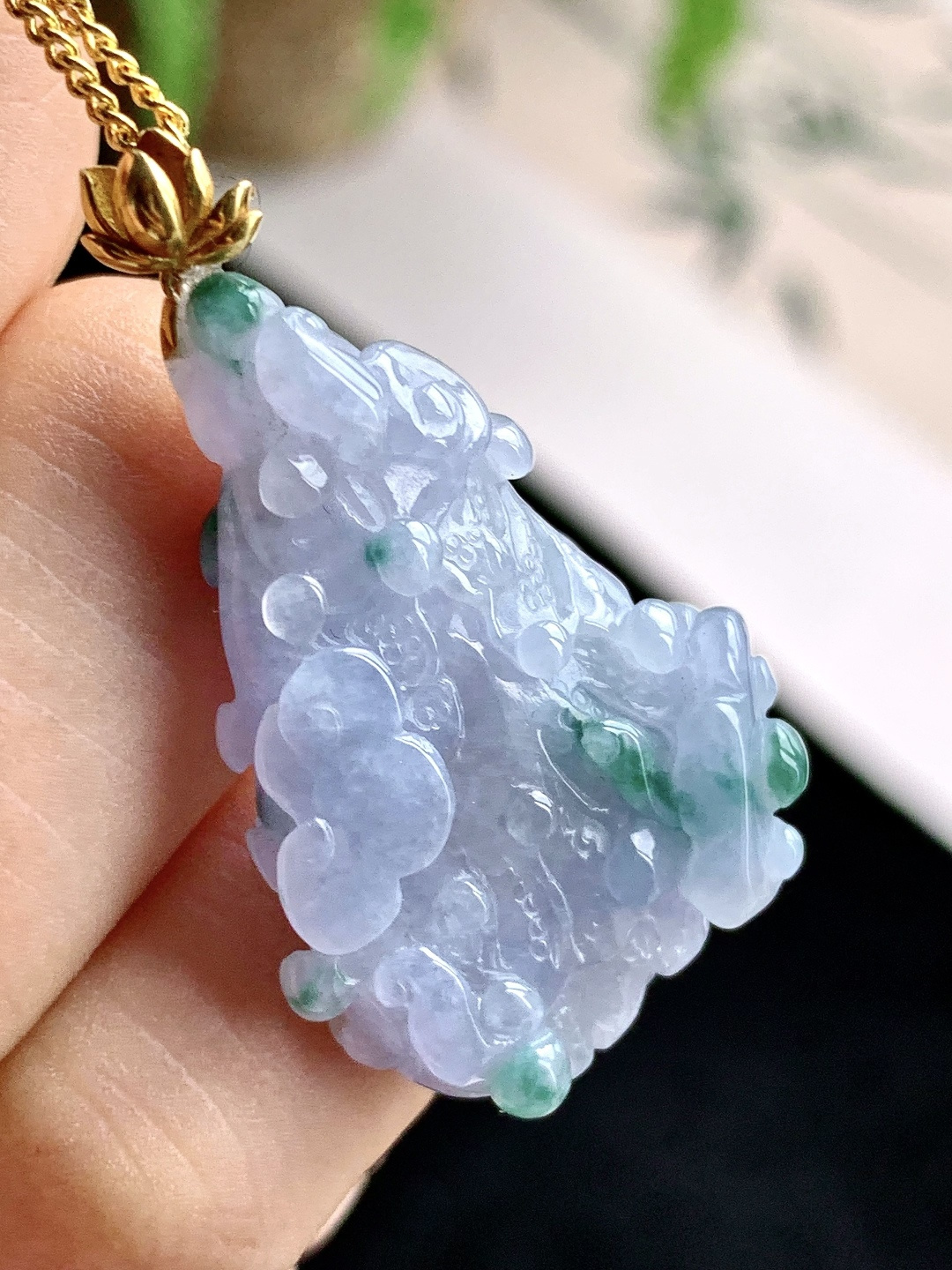 【镶嵌】️糯冰百财白菜吊坠 【说明】缅甸 18k金镶嵌 性比高 飘花 超厚 【整体】37.7 【裸石】31.3-22.2-10.6 【重量】9.3克
