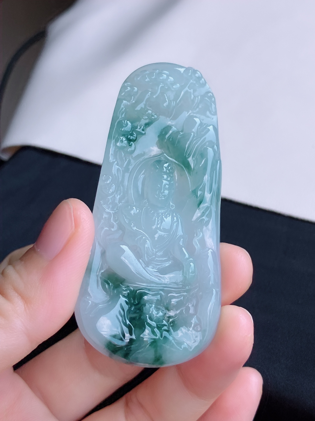 ️，冰种飘花观音，晶莹剔透。尺寸72/33.6/6.3/自然光实拍