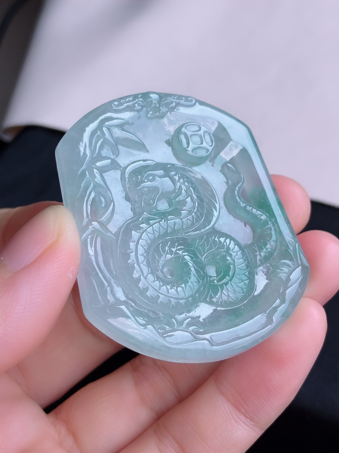 ️，冰飘花生肖蛇牌，晶莹剔透，尺寸52.3/44.3/5/自然光实拍