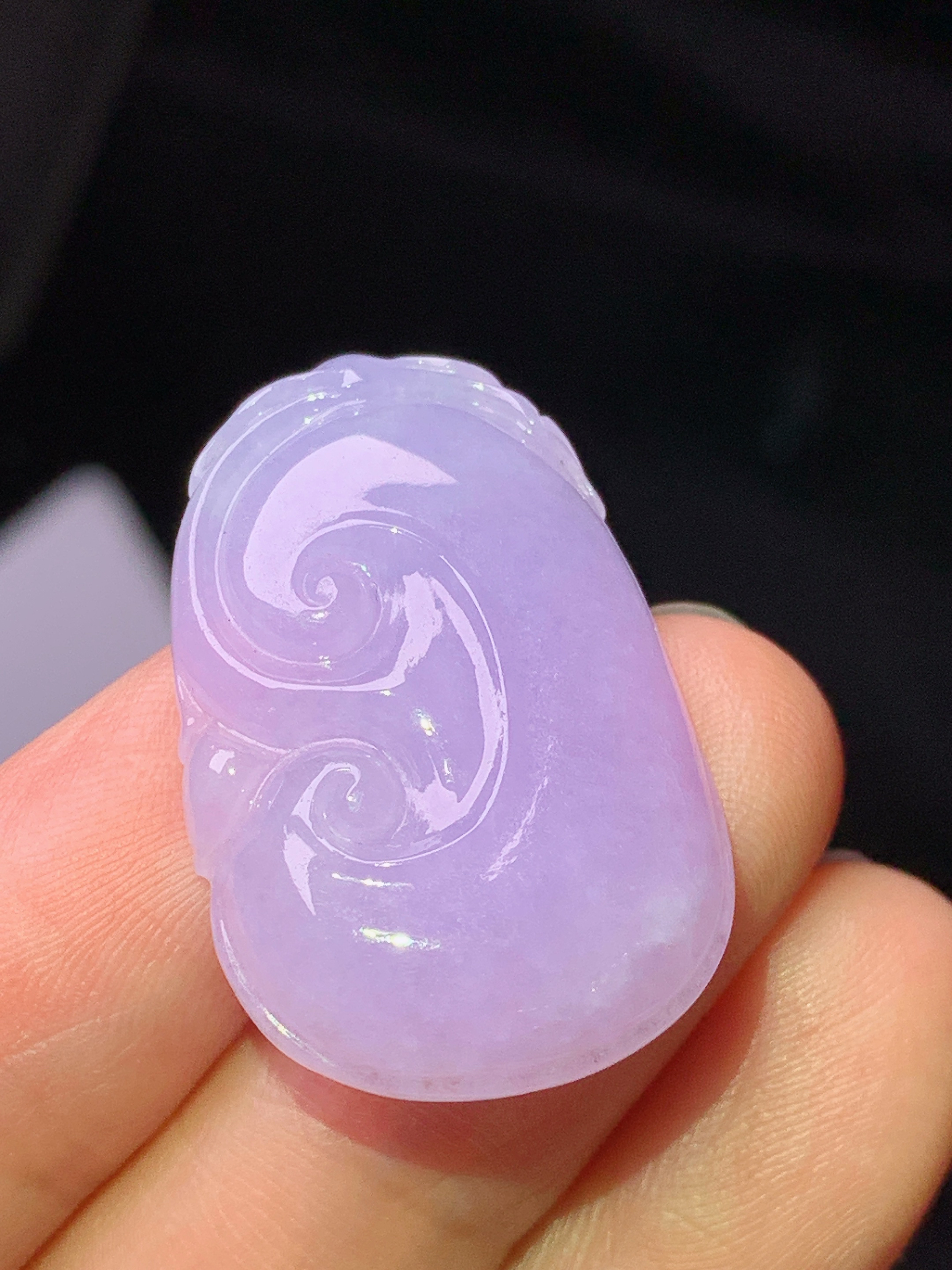 紫罗兰如意吊坠 玉质细腻 色泽艳丽清新 水润亮眼 整体尺寸29.5*19*5.5 d3
