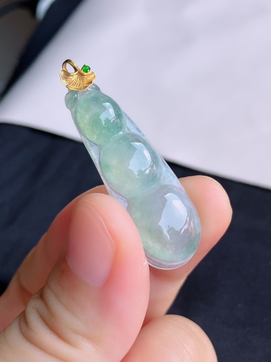 ️，冰种飘花福豆，晶莹剔透，尺寸44.5/38.8/14.6/6.3/自然光实拍