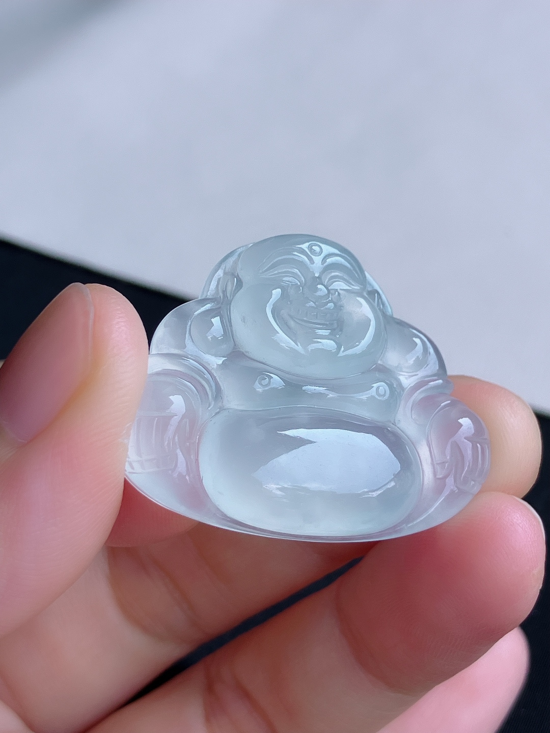 白冰弥勒佛，晶莹剔透，雪花飘飘，尺寸36.5/28.6/6.3/自然光实拍
