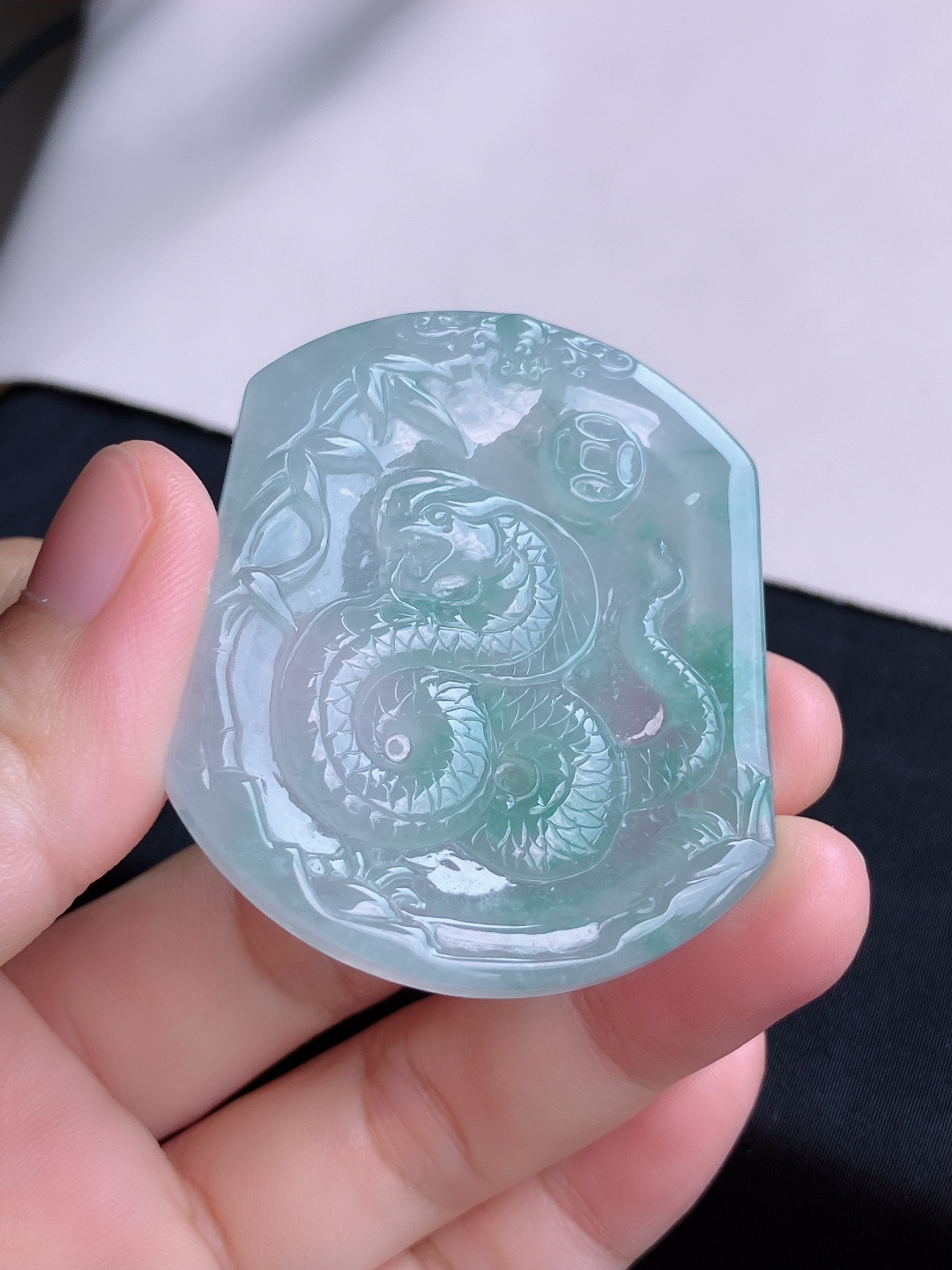 ️，冰飘花生肖蛇牌，晶莹剔透，尺寸52.3/44.3/5/自然光实拍