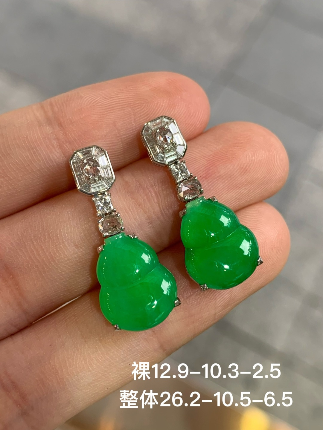 ️阳绿葫芦耳坠，无裂 18k金镶嵌，12.9-10.3-2.5