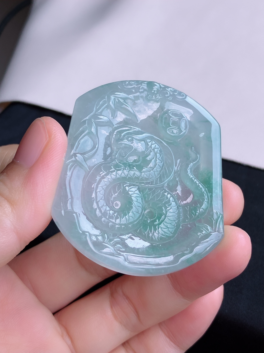 ️，冰飘花生肖蛇牌，晶莹剔透，尺寸52.3/44.3/5/自然光实拍