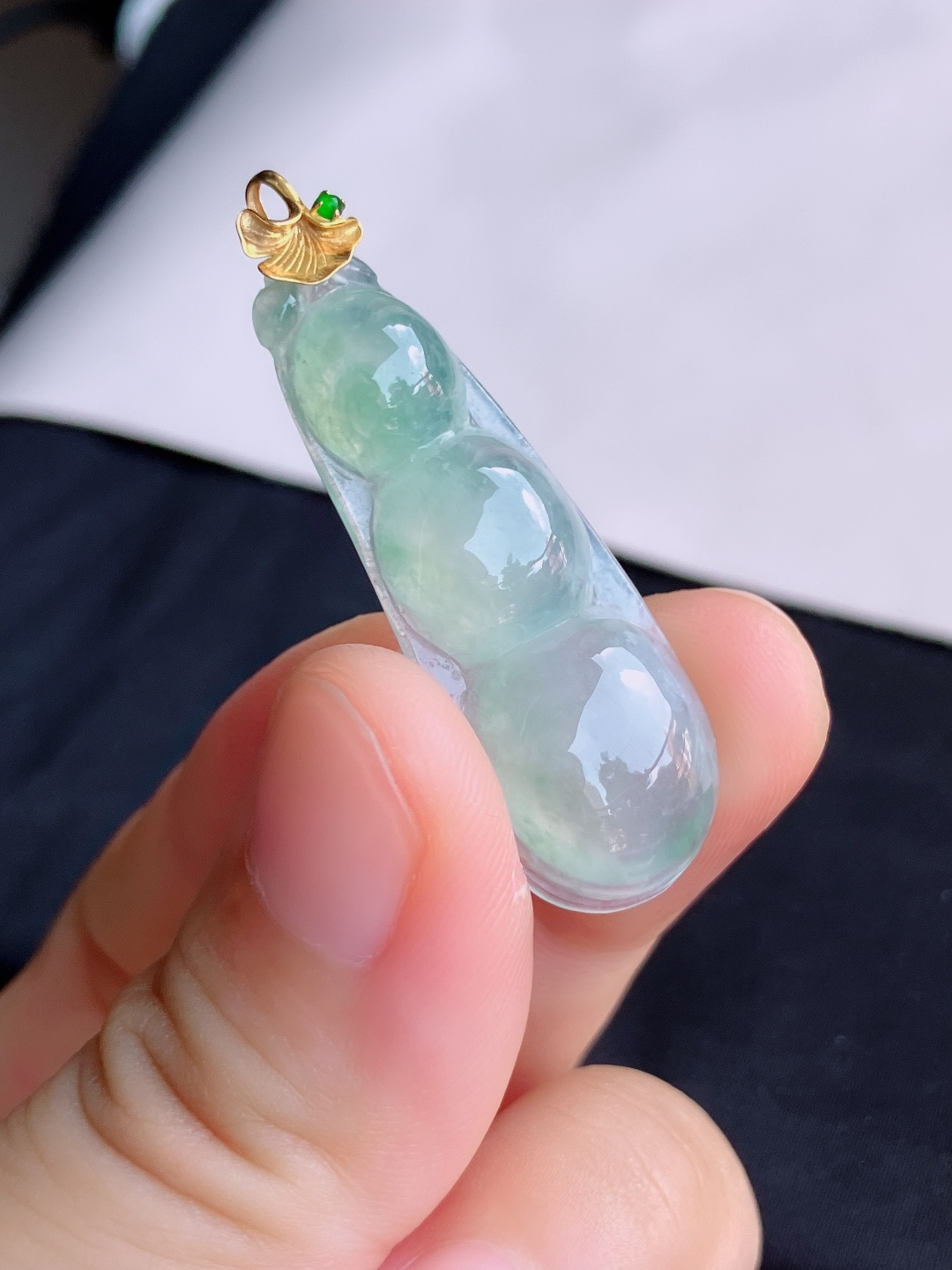 ️，冰种飘花福豆，晶莹剔透，尺寸44.5/38.8/14.6/6.3/自然光实拍