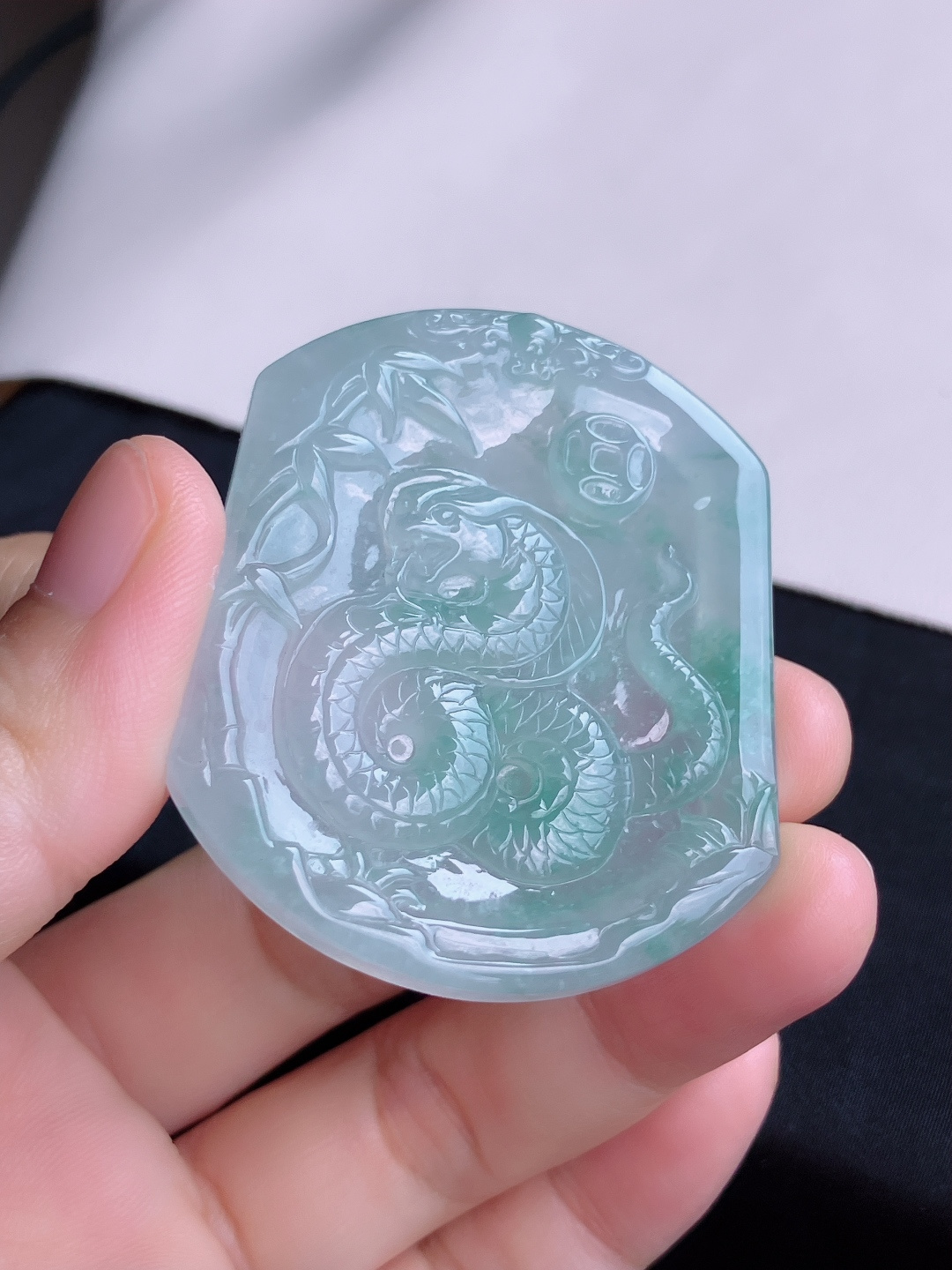 ️，冰飘花生肖蛇牌，晶莹剔透，尺寸52.3/44.3/5/自然光实拍