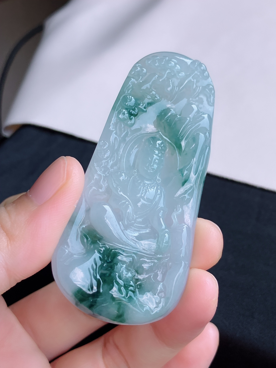 ️，冰种飘花观音，晶莹剔透。尺寸72/33.6/6.3/自然光实拍