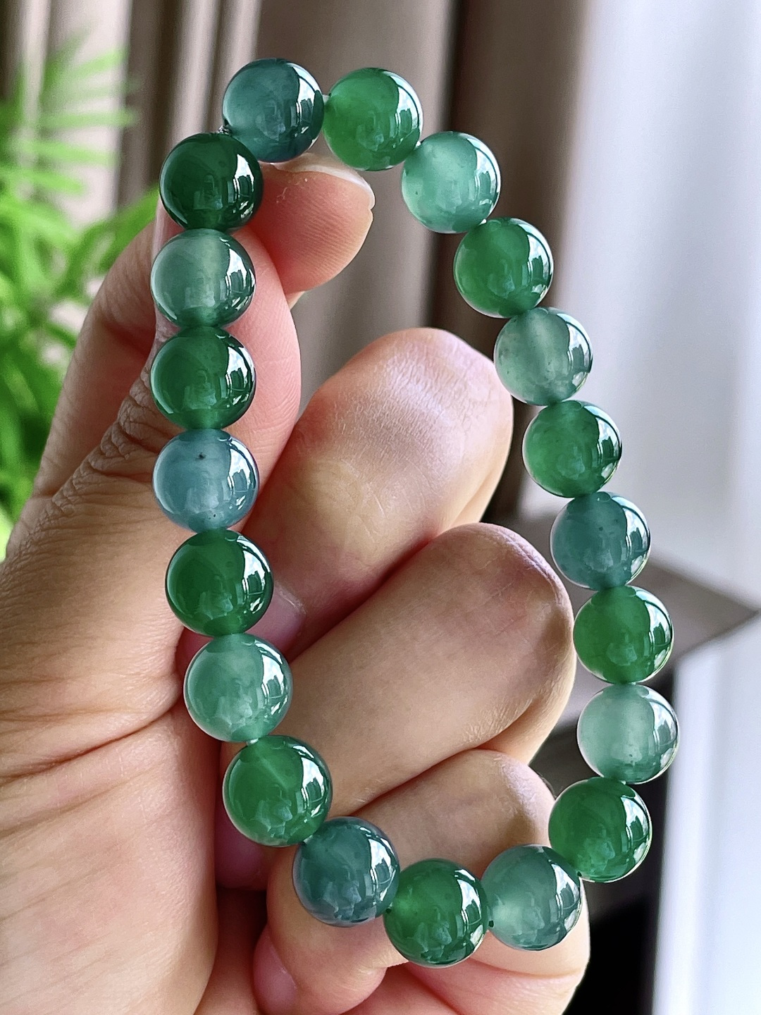 【珠子】冰晴绿手串圆珠珠子手串 【说明】 性比高 老蓝水 【尺寸】9.7mm 【重量】33克