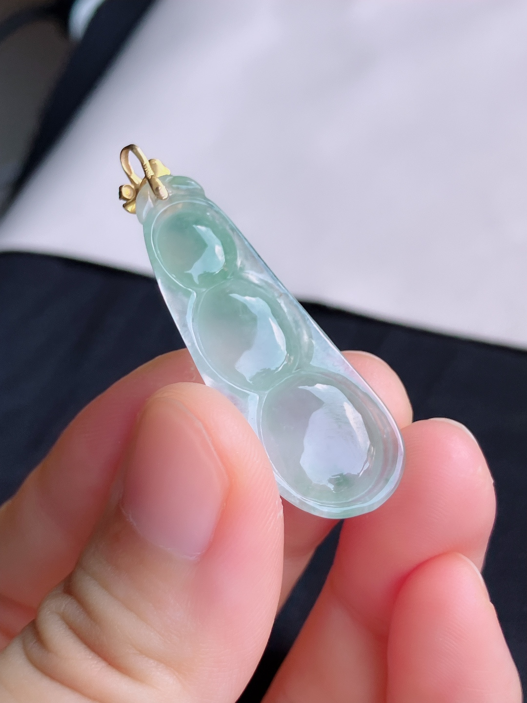️，冰种飘花福豆，晶莹剔透，尺寸44.5/38.8/14.6/6.3/自然光实拍