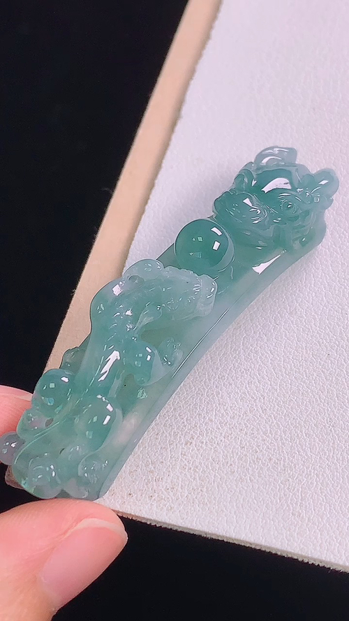 冰蓝貔貅手牌，尺寸:56.9-12.4-9.9mm 28