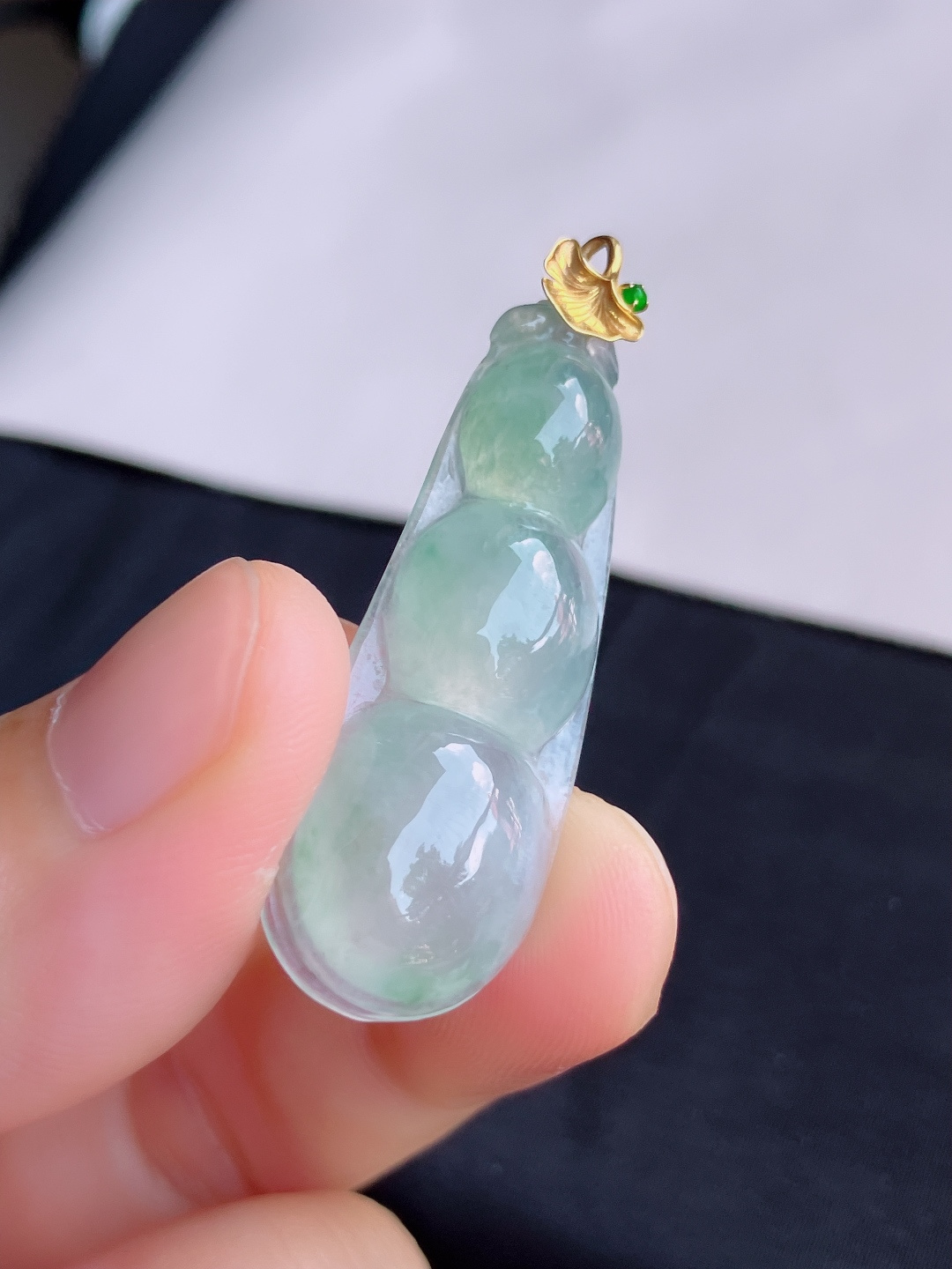 ️，冰种飘花福豆，晶莹剔透，尺寸44.5/38.8/14.6/6.3/自然光实拍
