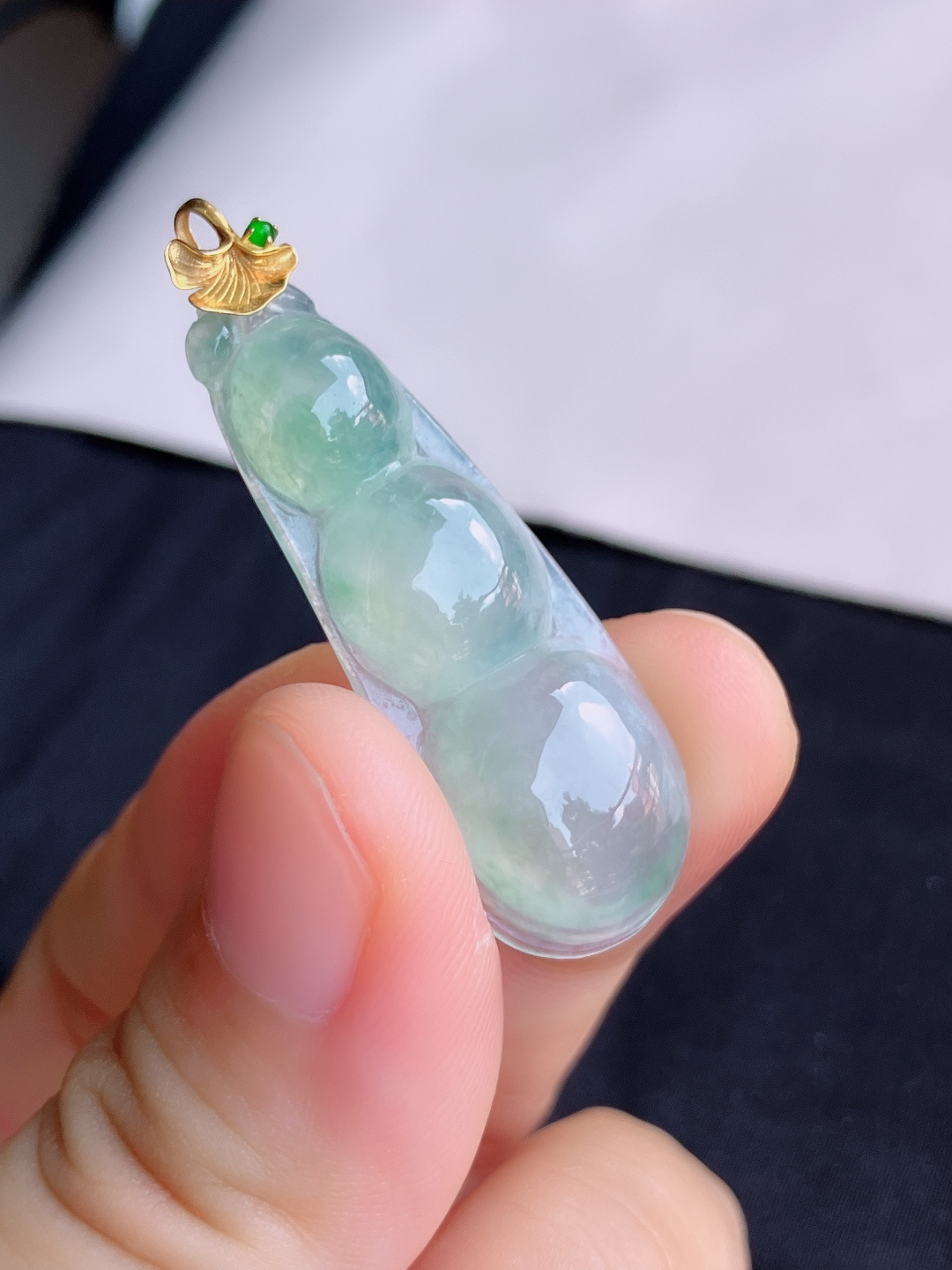 ️，冰种飘花福豆，晶莹剔透，尺寸44.5/38.8/14.6/6.3/自然光实拍