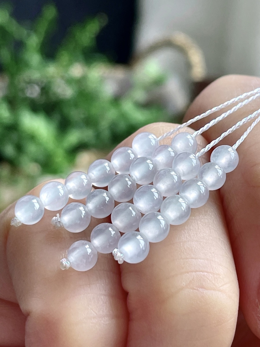 【裸石】白冰珠子圆珠耳坠 【说明】缅甸 无裂 性比高 【尺寸】4mm 【重量】2.9克