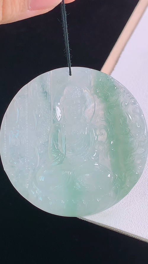 冰飘绿大日佛，一刀切，无裂，尺寸:51.8-5.9mm 28