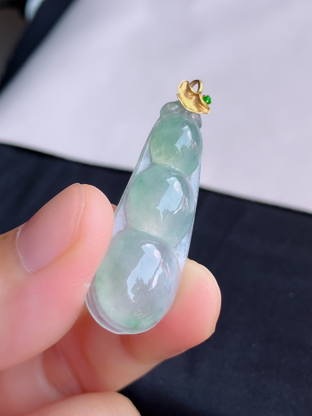 ️，冰种飘花福豆，晶莹剔透，尺寸44.5/38.8/14.6/6.3/自然光实拍
