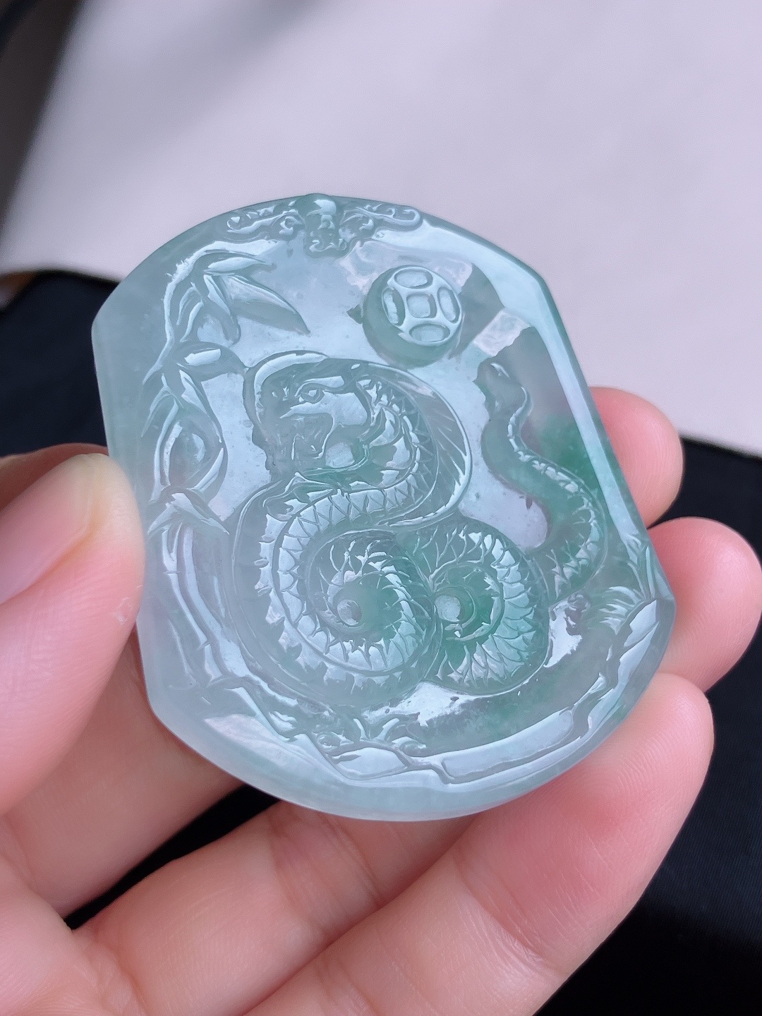 ️，冰飘花生肖蛇牌，晶莹剔透，尺寸52.3/44.3/5/自然光实拍