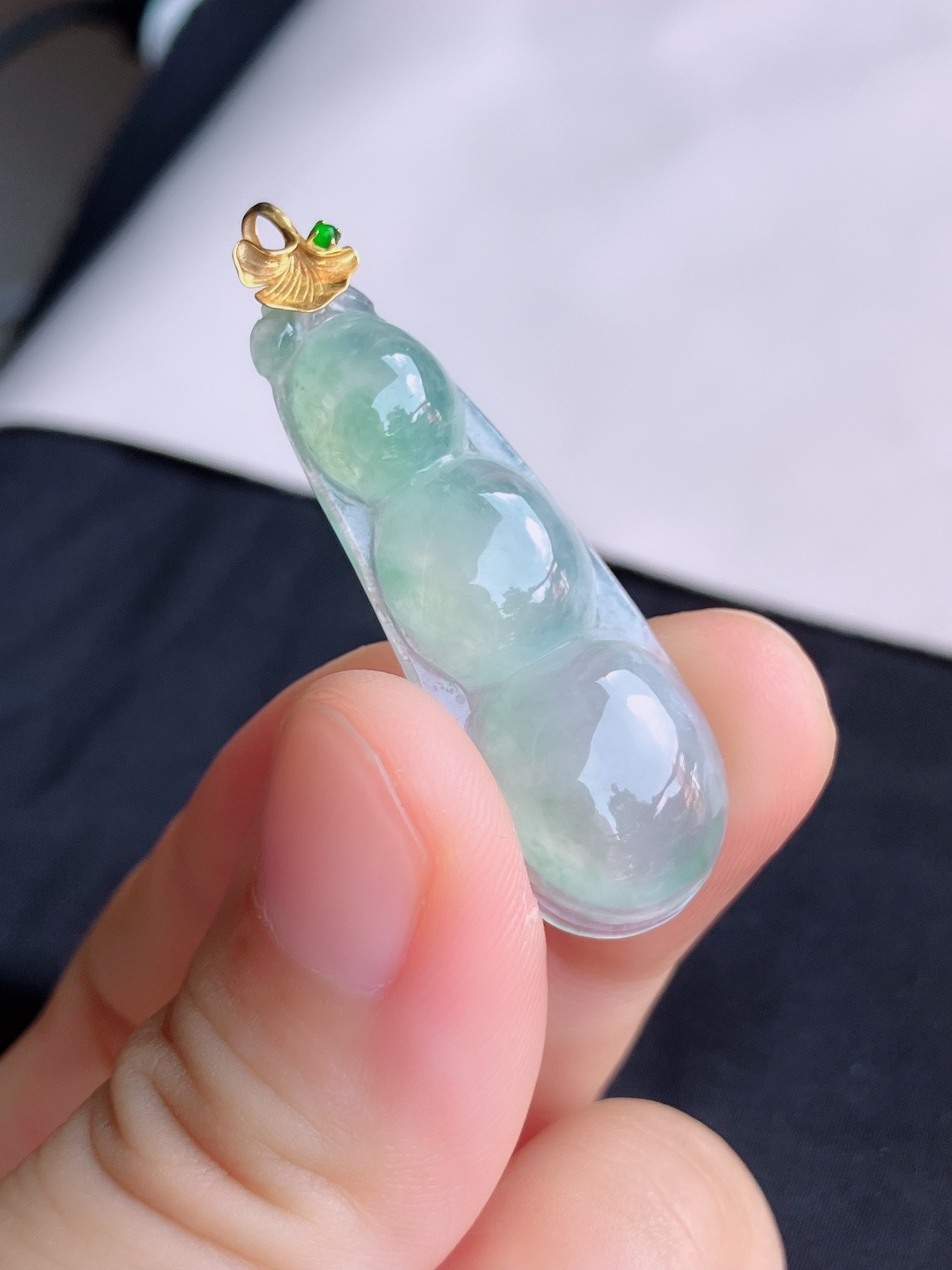 ️，冰种飘花福豆，晶莹剔透，尺寸44.5/38.8/14.6/6.3/自然光实拍