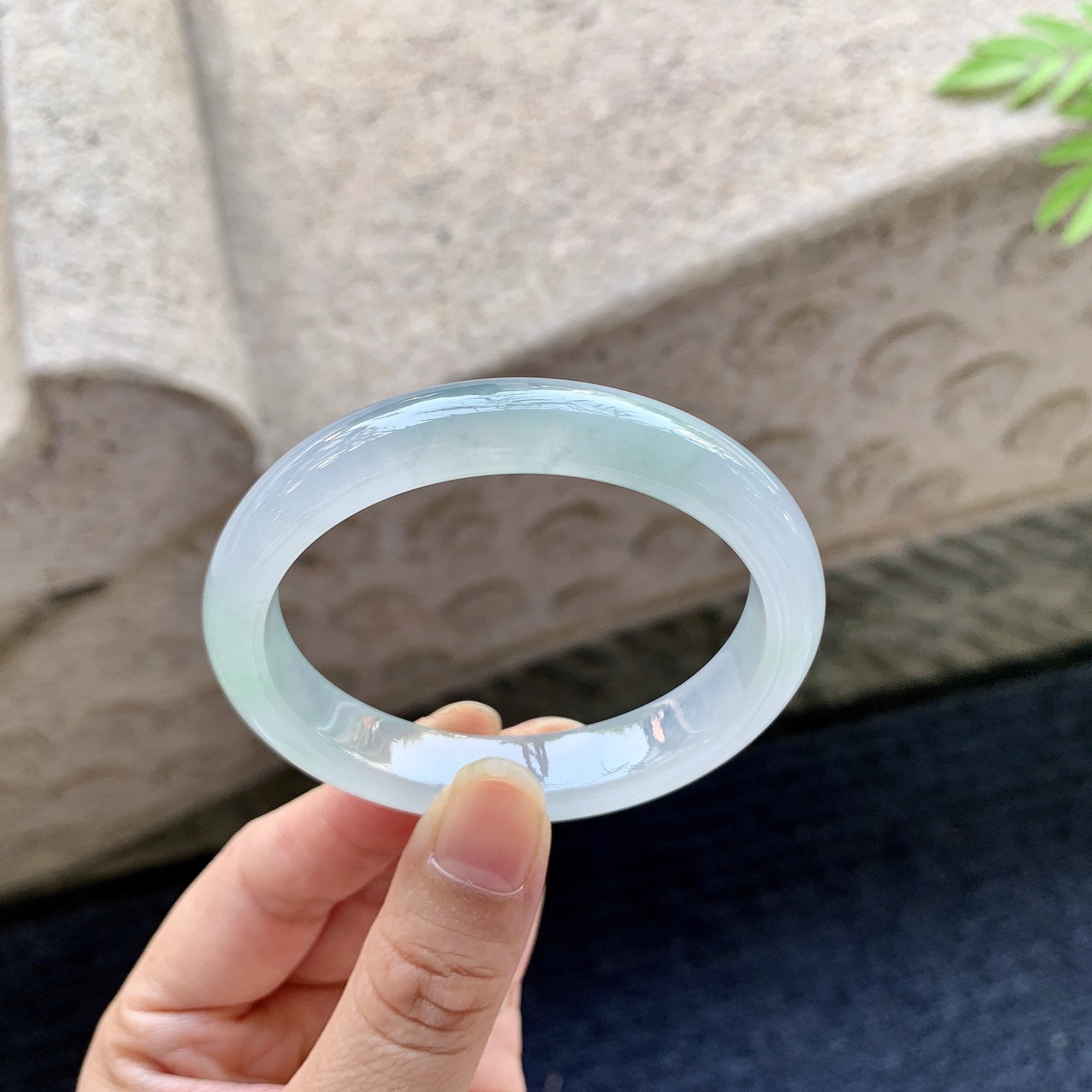 贵妃51 52 圈口52.2/44.5/11.2/6.9 编码C5092113 冰糯飘绿，水润，种老，细腻，打灯有棉线