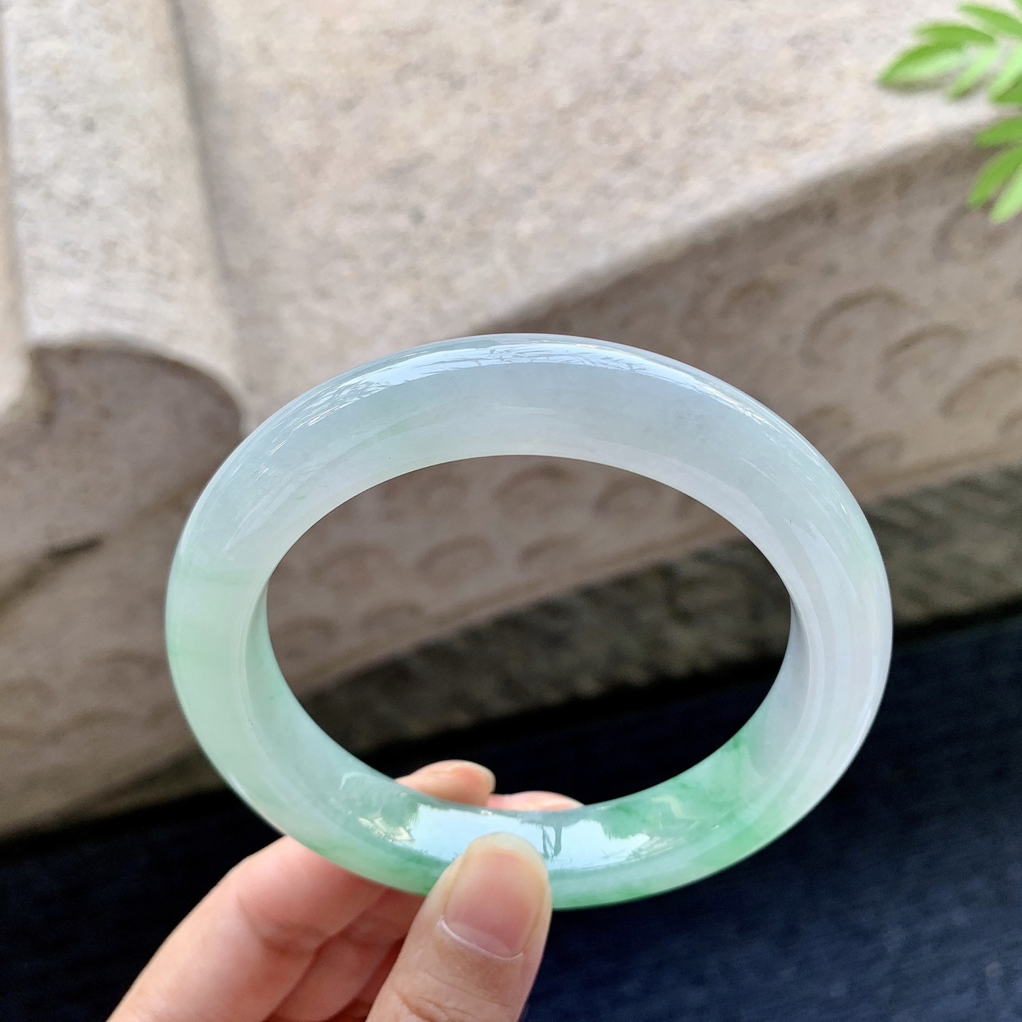 正圈61 62 圈口62.4/11.7/10.6 编码T1092108 冰糯飘绿，清透，水润，种老，打灯有棉线