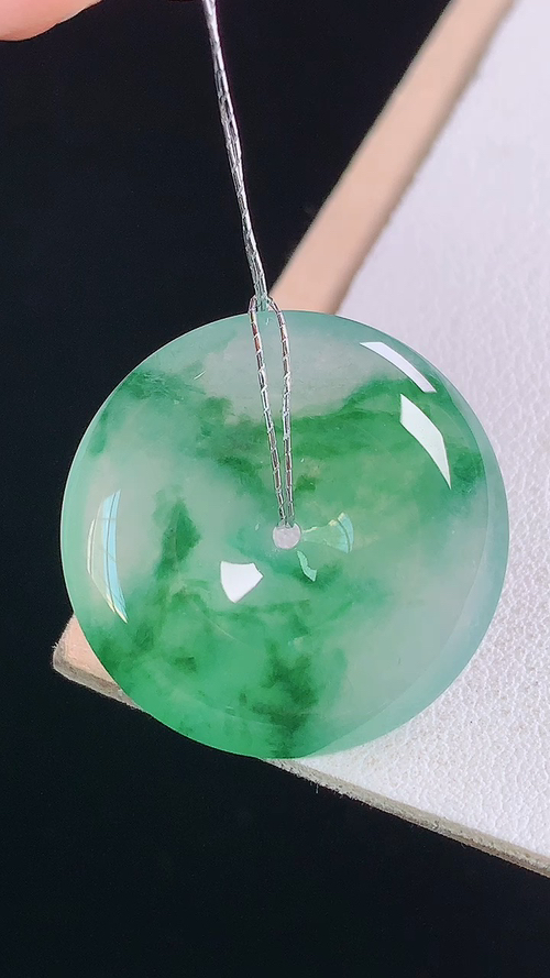 冰飘绿平安扣，无裂，尺寸:25.9-5.3mm 29