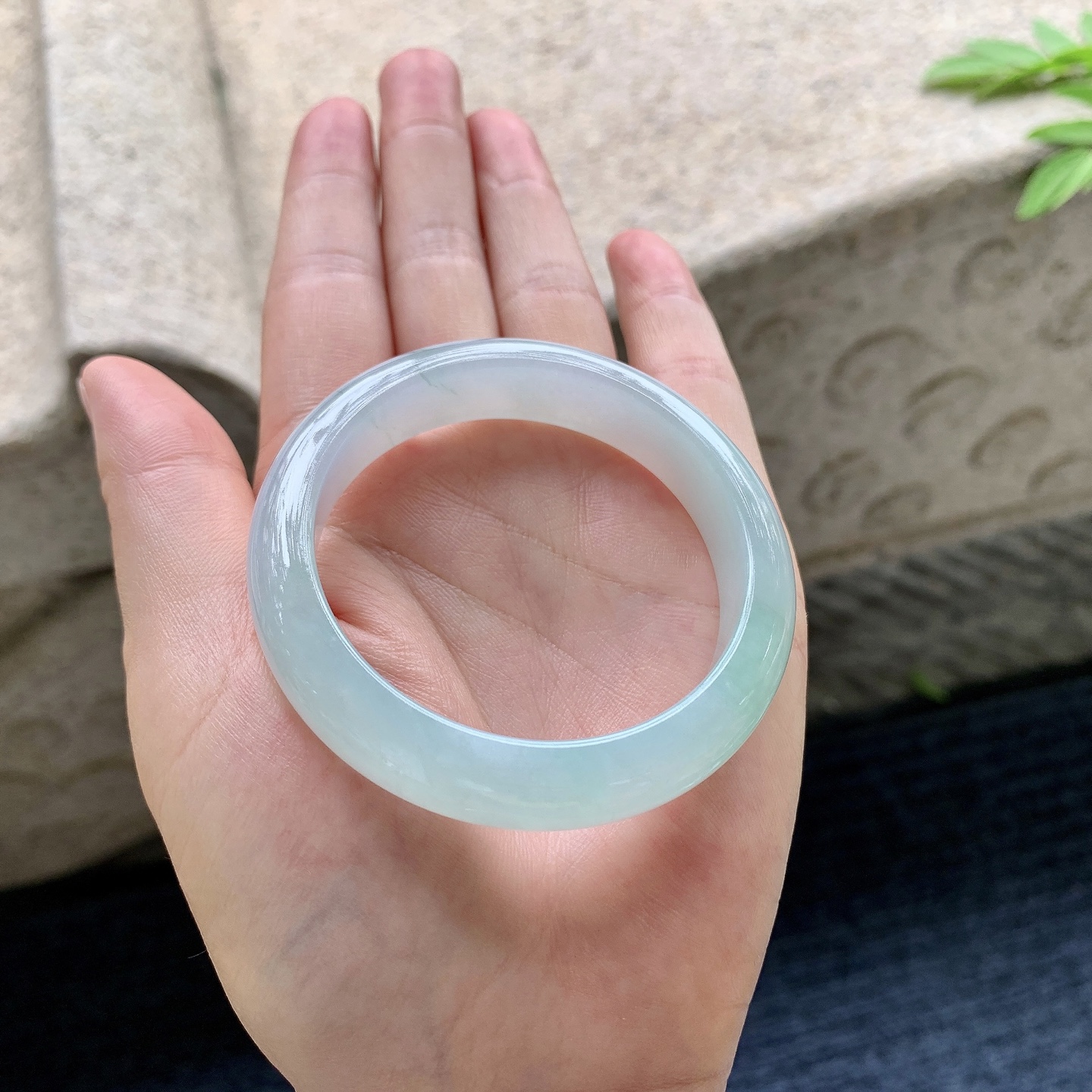 正圈49 50 圈口50/11.5/7.2 编码GL092452 细糯飘绿，水润，种老，细腻，无裂
