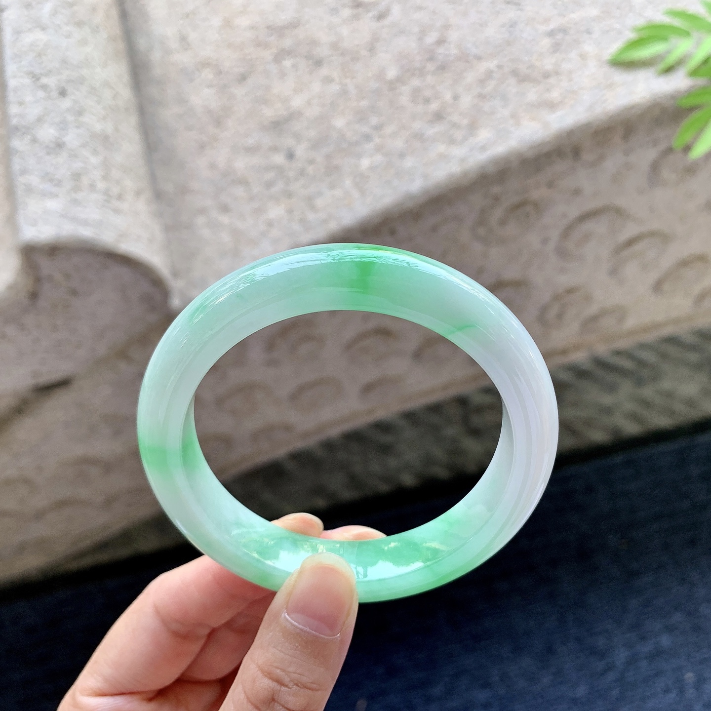 正圈56 57 圈口57/12/9 编码GL092121 糯冰飘绿，水润，种老，细腻，无裂