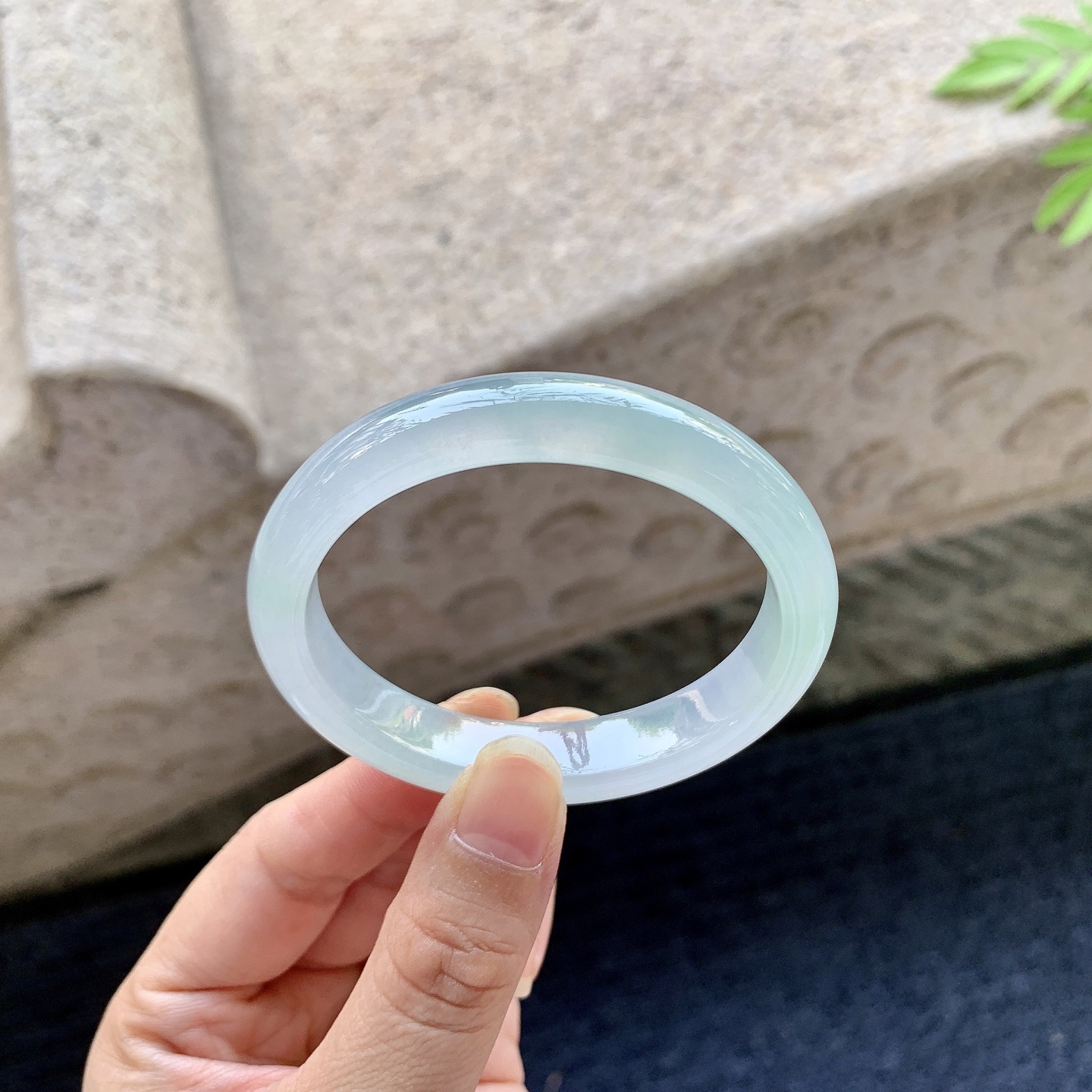 贵妃51 52 圈口52.2/44.5/11.2/6.9 编码C5092113 冰糯飘绿，水润，种老，细腻，打灯有棉线