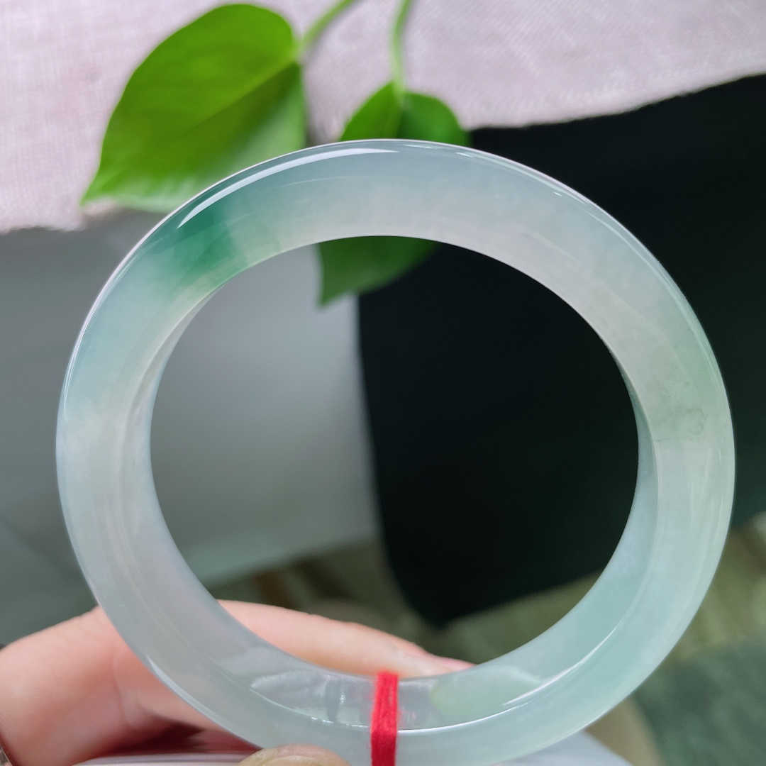 56.4/11.6/8.6冰飘花正圈，冰润细腻，一方冰清，飘花成诗，婉间流动的水墨丹青，种老，无裂，
