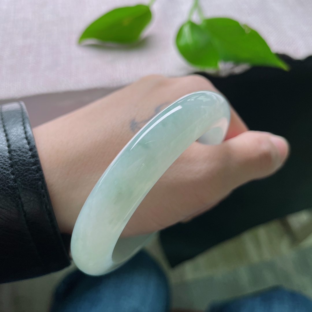 57.1/12.3/9.1淡绿底正圈，冰润细腻，一方晴绿，一世清欢，沁人心脾，无裂，ss57040a