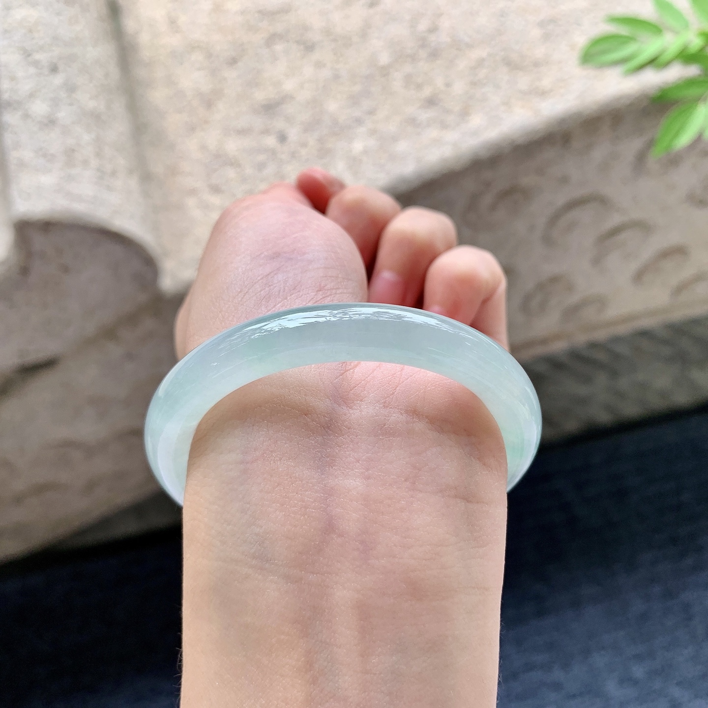 圆条50 51 圈口51.2/8.6/8 编码BA092406 糯冰晴绿，水润，种老，细腻，有纹线
