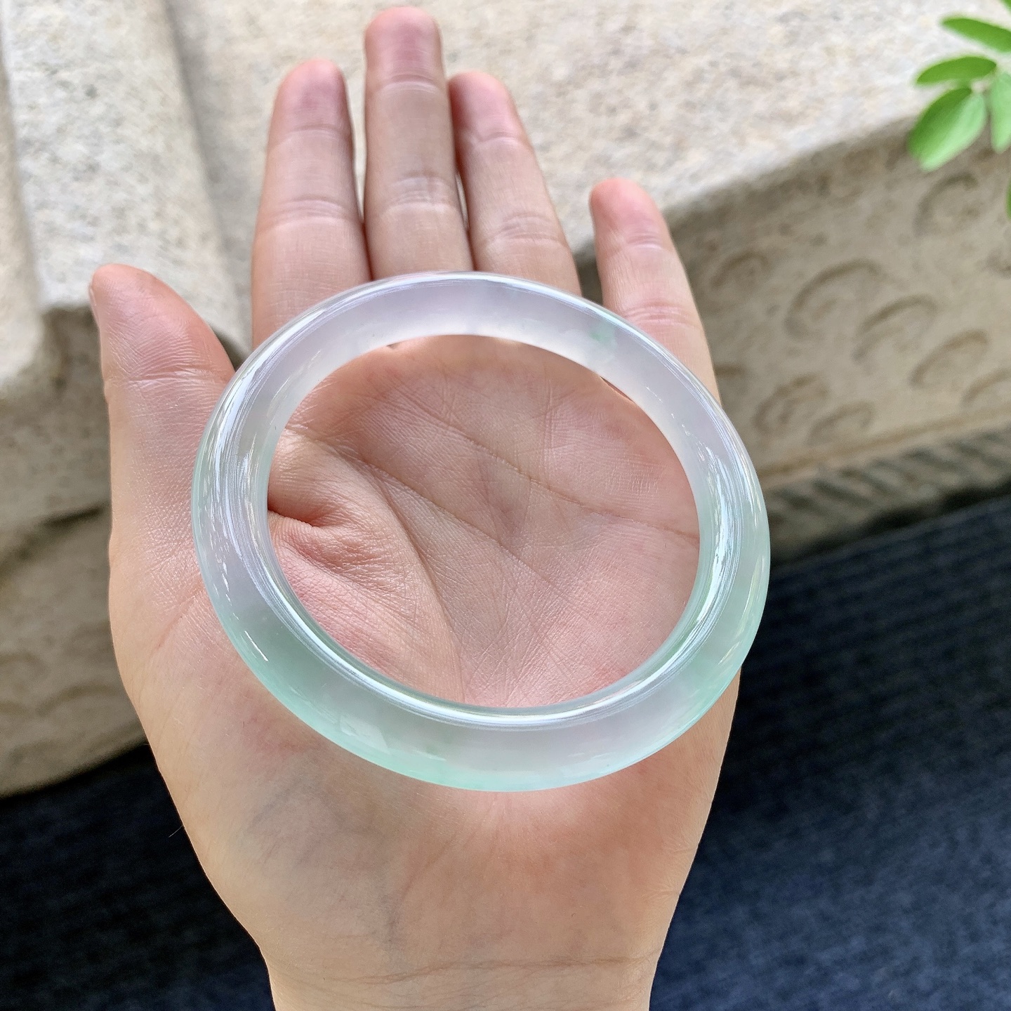 圆条56 57 圈口57/9/9 编码TR092028 冰种晴绿，起光，清透，水润，种老，细腻，打灯
