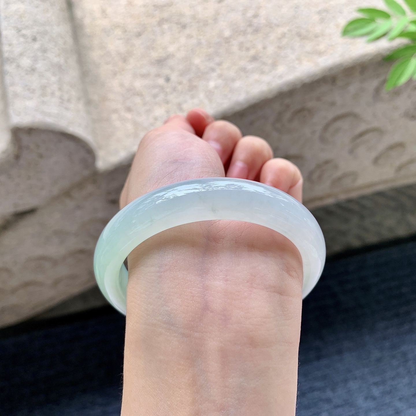 正圈56 57 圈口57.4/12.5/8 编码AD092416 冰糯飘绿，水润，种老，细腻，无裂