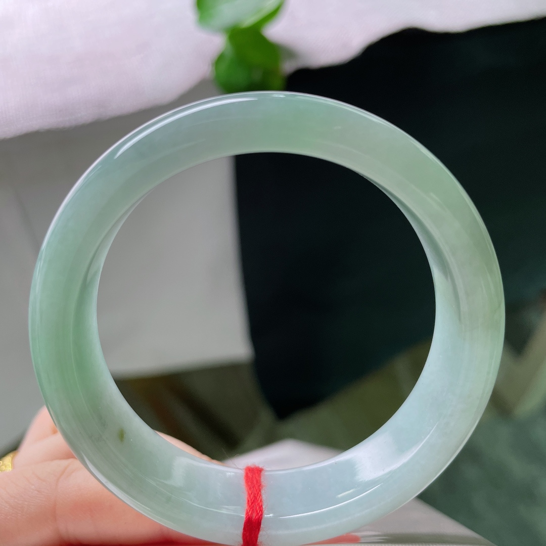 51.1/13.4/7.5，绿底正圈，皮纹，通体浅晴水清润透亮，色调干净柔和，自带夏日清爽感，上手清新脱俗。ss54932a